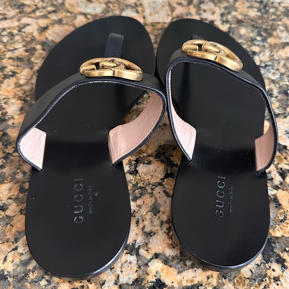 Gucci Black Leather thong sandal with Double G - Picture 4 of 7